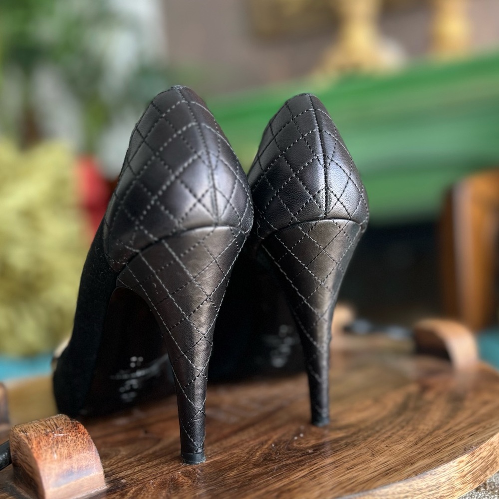 CHANEL black & gold detail chain heels peep toe leather shoes - Picture 14 of 16